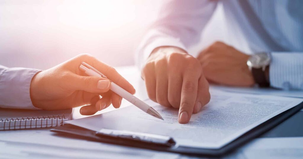Pros-Reviewing-a-Business-Insurance-Plan